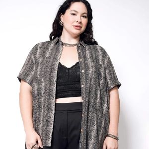 WildFang button up Empower shirt in snake print size 2X